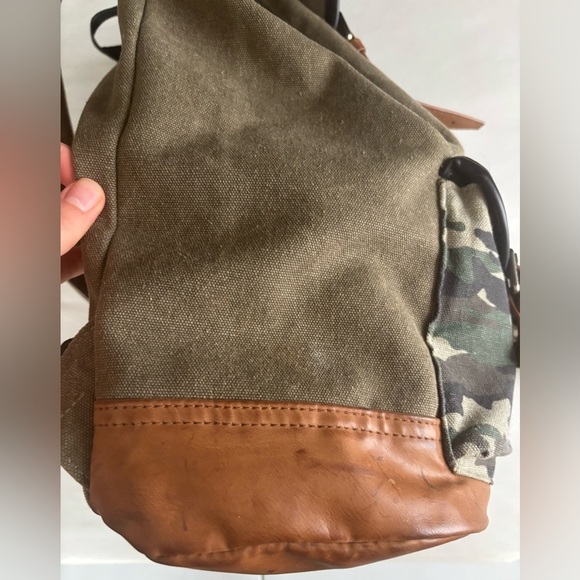 Steve Madden Army Green Camo Vegan Leather Adjustable Book Bag Backpack - Picture 6 of 14